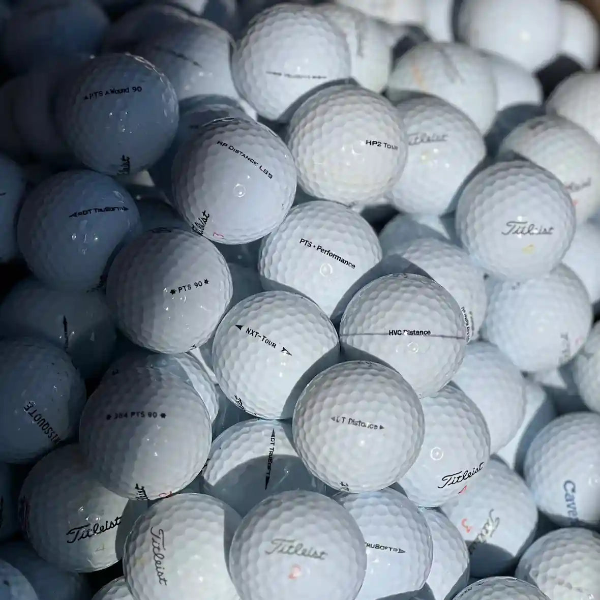 50 kappaleen käytettyjen Titleist golfpallojen lajitelma ekologisessa pakkauksessa – Järvigolf